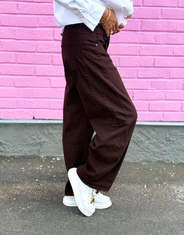 Brownie Loose Barrel Jeans