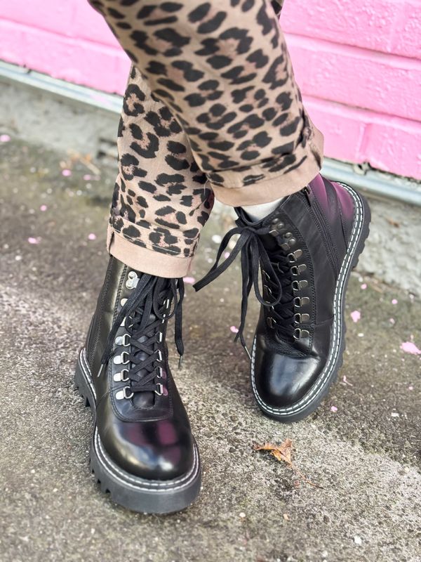 Savannah Leo Pant