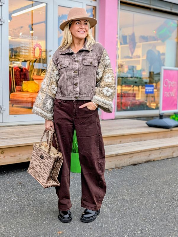 Brownie Loose Barrel Jeans